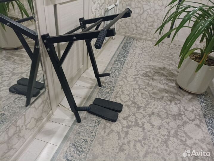 Турник настенный с брусьями