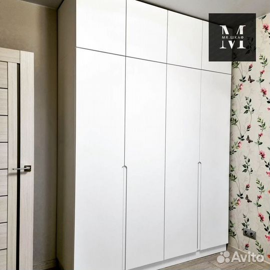 Шкаф встроенный распашной