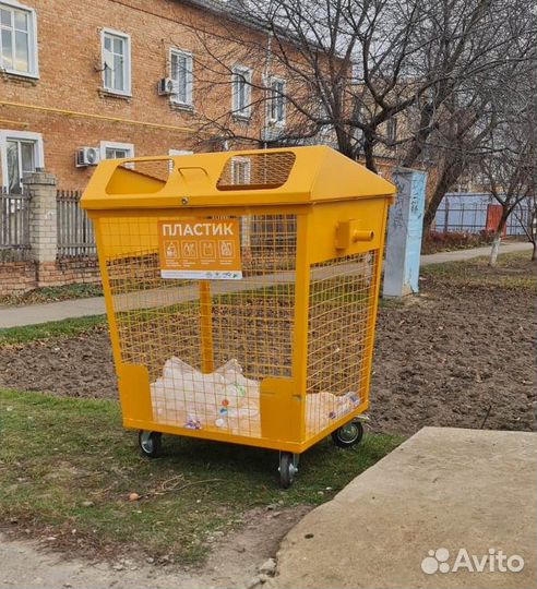 Мусорный контейнер для пластика