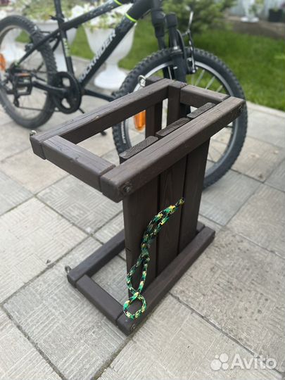 Детские качели из дерева