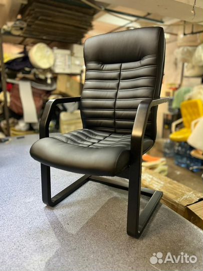 Компьютерное кресло на полозьях