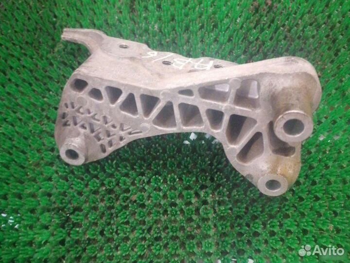 Кронштейн двигателя Chevrolet Cruze 2009-2012