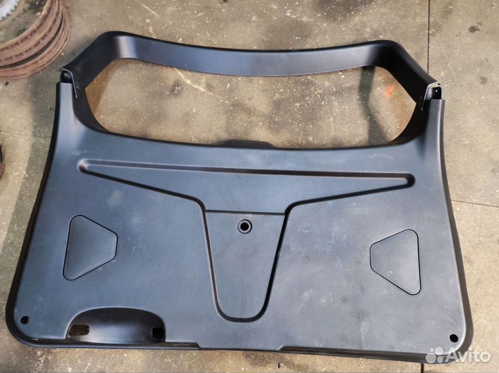 Обшивка двери багажника Ssang Yong Kyron 2