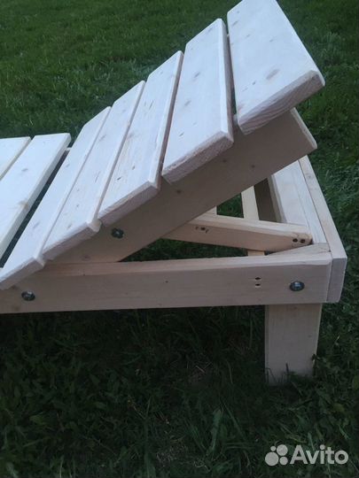 Лежак шезлонг винный столик