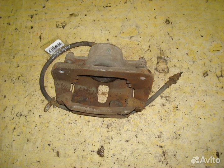 Суппорт Toyota Noah AZR65G (Переднее Левое)