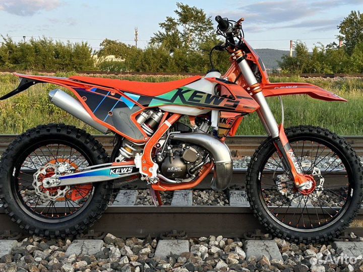 Мотоцикл кевс 250. Мотоцикл kews k16. Регулмото файв 125 механика. Kews 250. Kews 2t lanza.