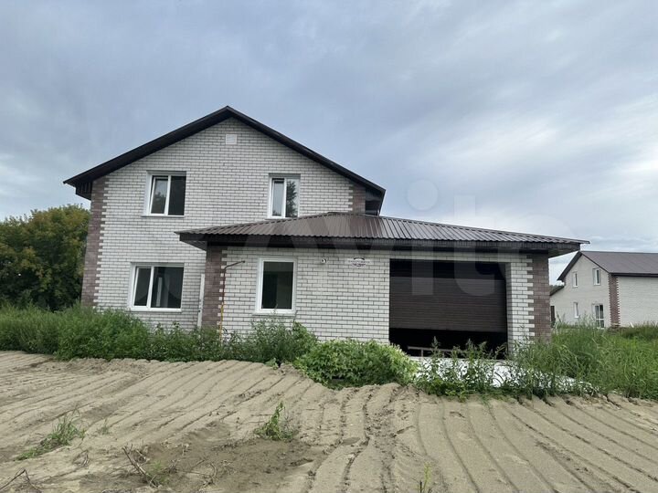 Дом 185,8 м² на участке 10,7 сот.