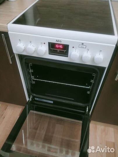 Электрическая плита с духовкой