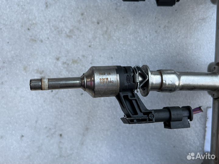 Топливная рампа с форсунками Volkswagen Golf 6 1.2