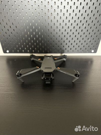 Квадрокоптер DJI Mavic 3 Pro Combo (RC Rro)