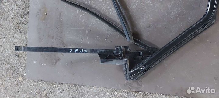 Рамка двери задняя правая на Audi A8 D3