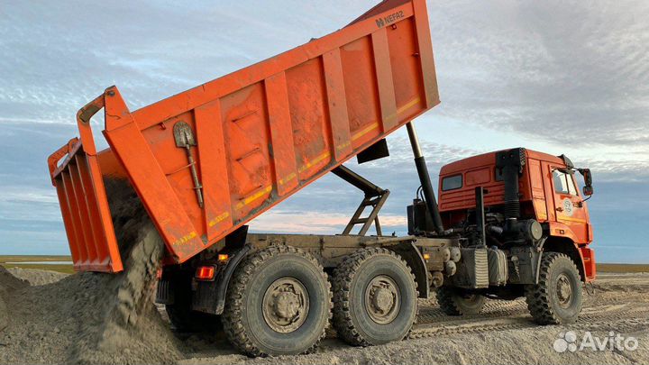 Водитель самосвала