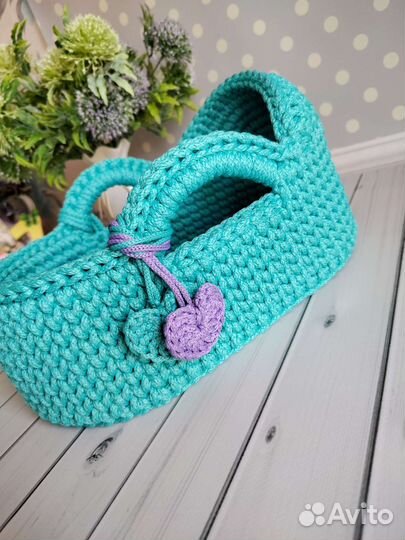 Вязаная люлька для куклы