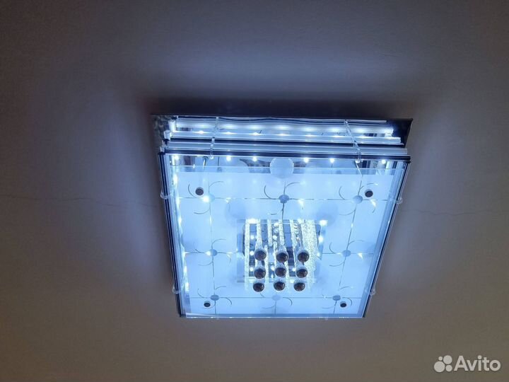 Продам люстру