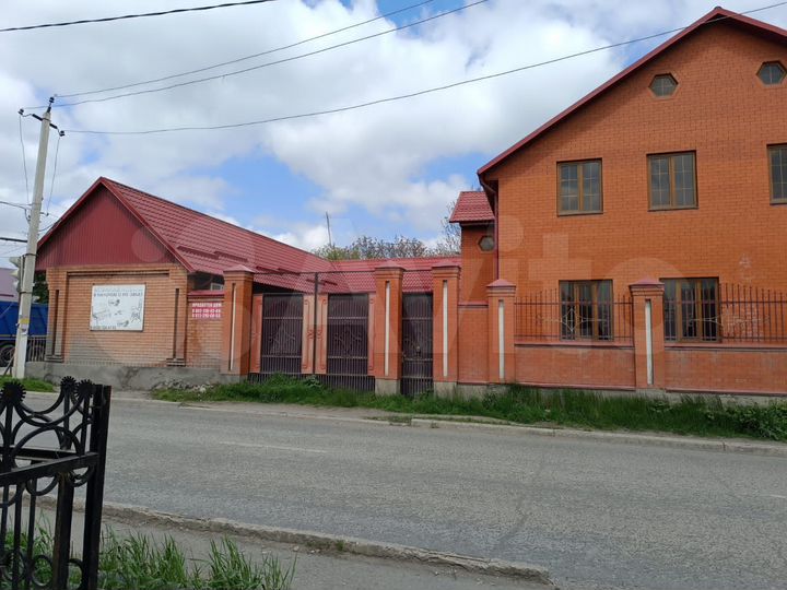 Дом 402 м² на участке 8 сот.