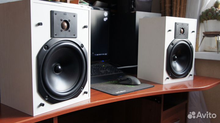 Kef store c20 speakers