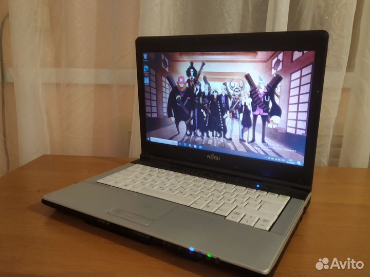 Офисный ноутбук Fujitsu