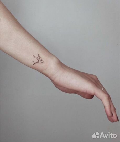 Мини тату (надпись, контур, акварельные цветы)