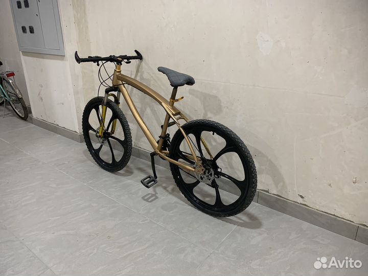 Скоростной велосипед BMW