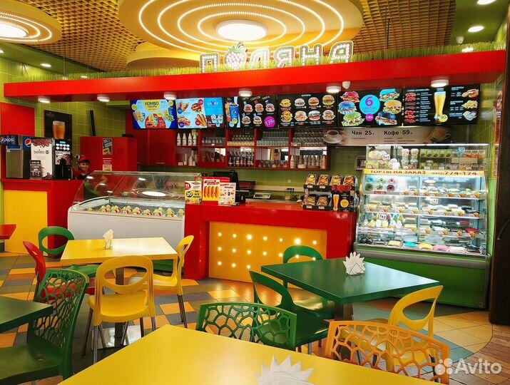 Повар-кассир в кафе фаст-фуда