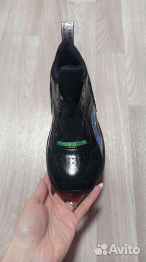 Кроссовки женские
