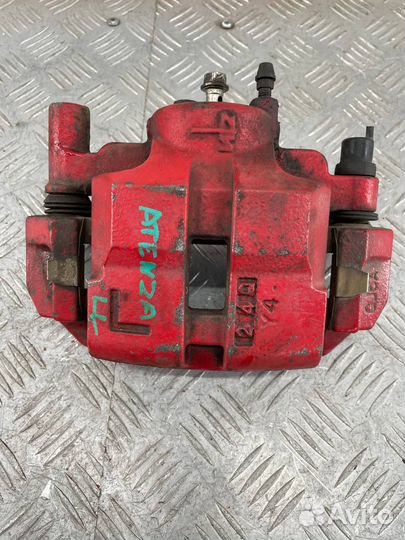 Суппорт передний левый Мазда Атенза GG