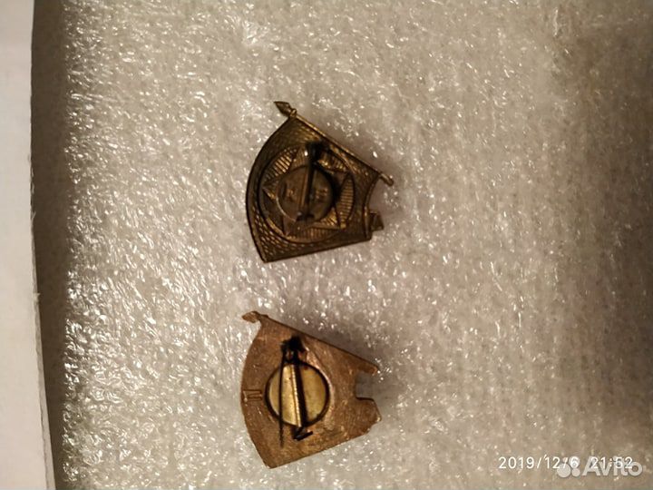 Значки комсомольские.Читайте описание