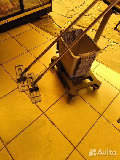 Тележка для уборки Vileda Pro с двумя швабрами