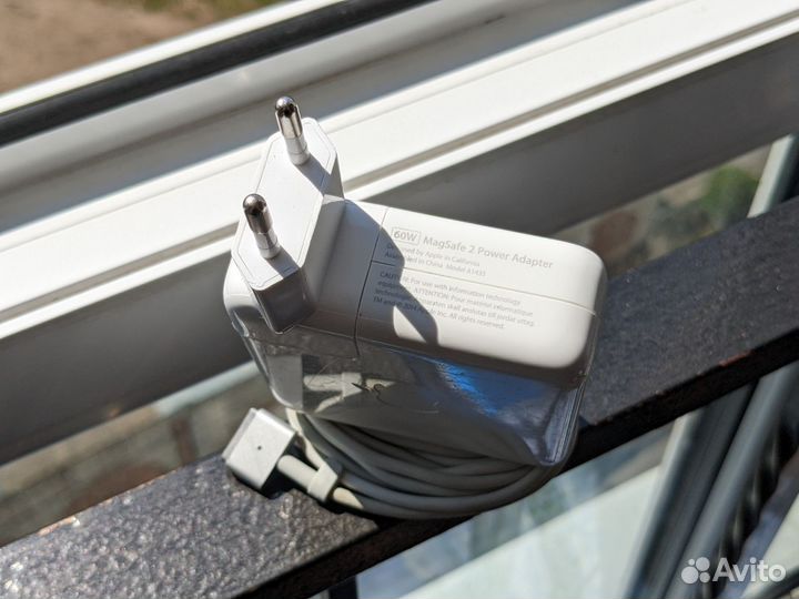 Блок питания оригинал,как новый MacBook MagSafe 2