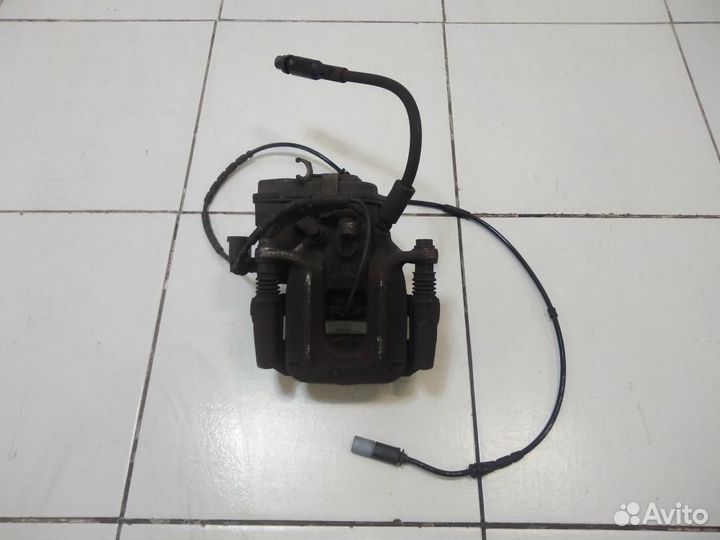 Суппорт задний правый BMW X3 F25 (2010—2014)