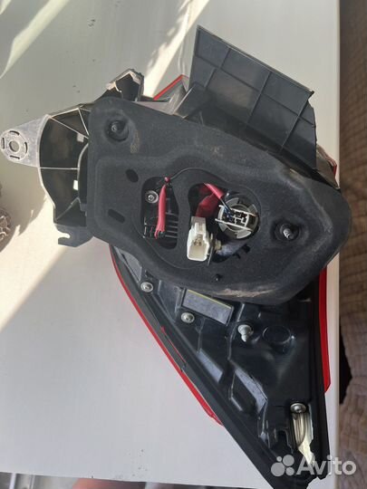 Задняя левая фара на vitz