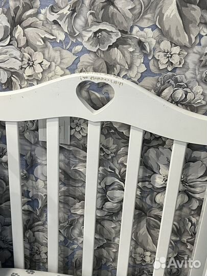 Кроватка детская с маятником