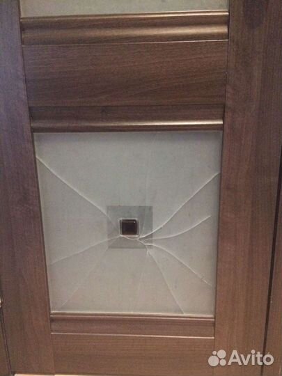 Замена стекла в межкомнатных дверях. Ремонт двери