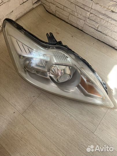Продам фару на ford