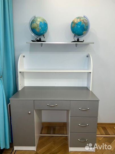 Письменный стол