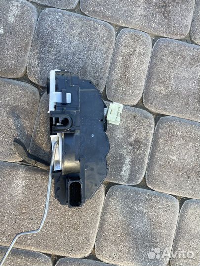 Замок передней правой двери opel