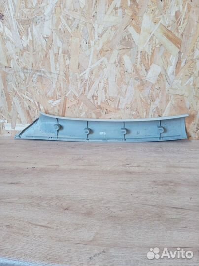 Обшивка стойки передяя правая Octavia А5