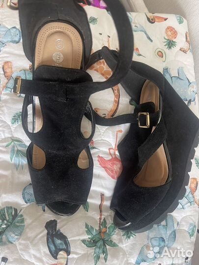 Босоножки новые 39
