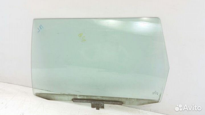Стекло двери заднее левое Volkswagen Passat 3A2