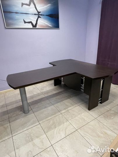 Стол руководителя с брифингом