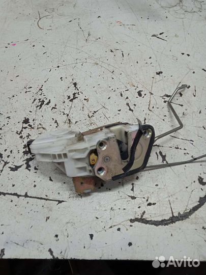 Замок двери передний правый mitsubishi chariot
