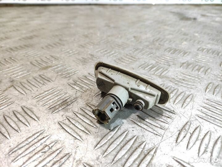 Повторитель в крыло правый Kia Ceed 2007 2012