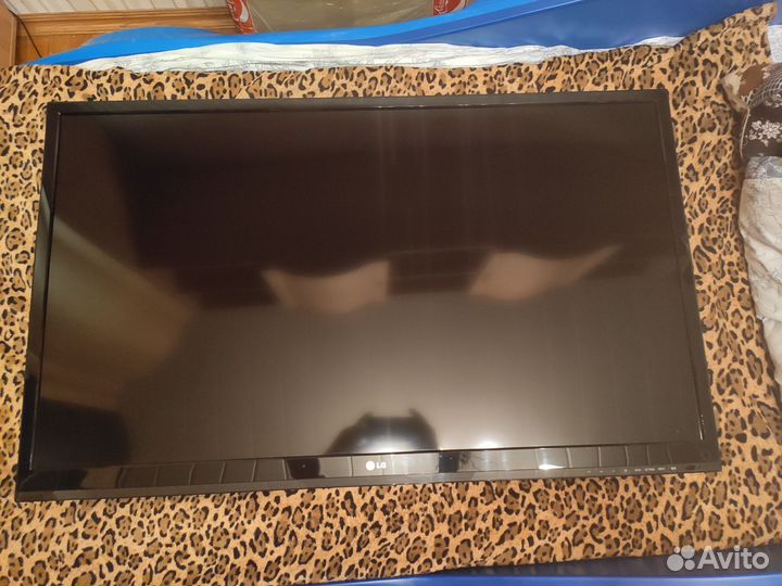 Телевизор LG 42LS561T