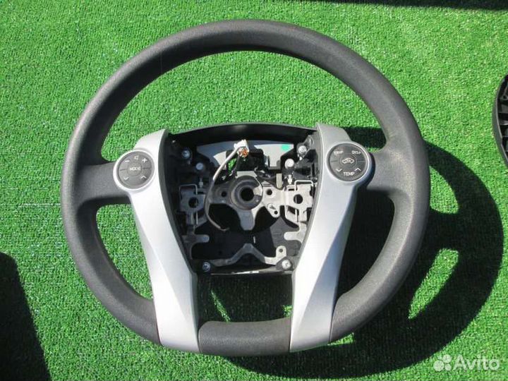 Руль Toyota Prius ZVW30 2ZR-FXE 2009/10