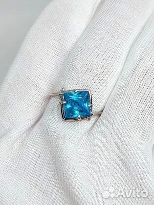 Кольцо с синтетическим камнем Золото