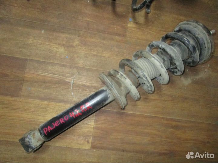Амортизатор передний Mitsubishi Pajero 4