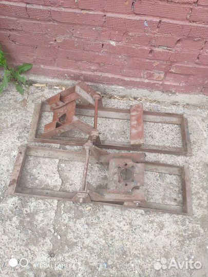 Фиксатор автомобиля для ремонта днища