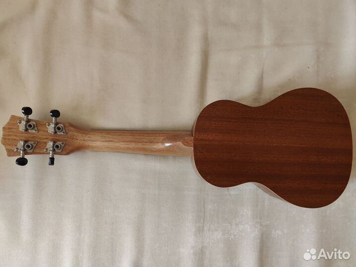 Гитара укулеле