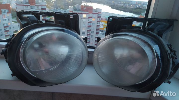 Передние фары Nissan Juke (2011 г)