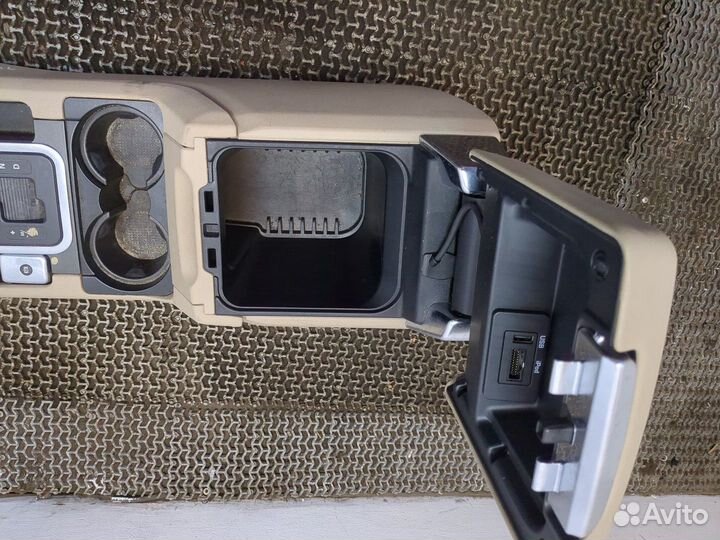 Консоль салона Land Rover Discovery 4, 2011